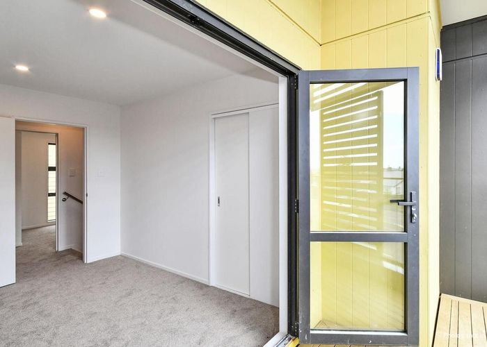  at 2/3226 Great North Road, New Lynn, Waitakere City, Auckland