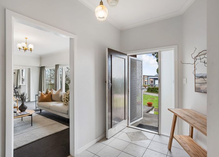  at 10 Scanlen Terrace, Kelston, Waitakere City, Auckland