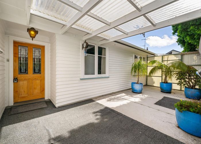  at 25 Lowtherhurst Road, Massey, Waitakere City, Auckland
