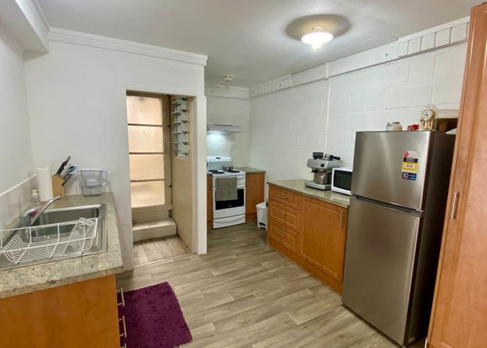  at 1b/9 College Road, Northcote, North Shore City, Auckland