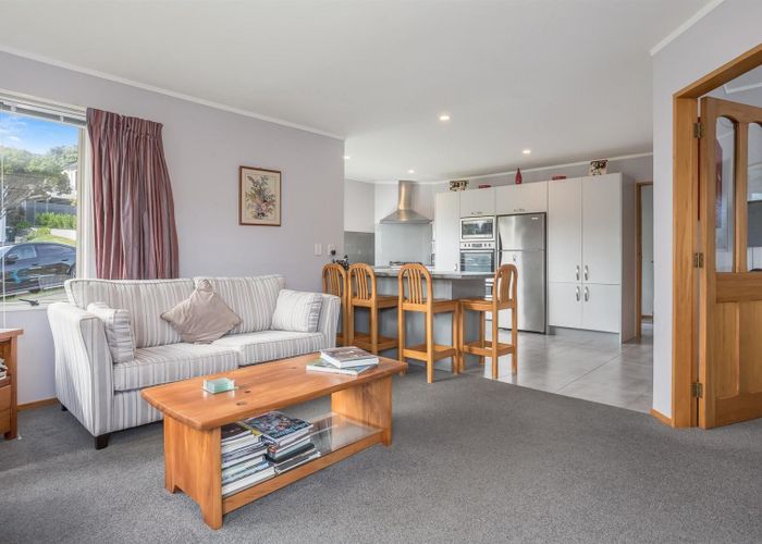  at 7 Portage Place, Whitby, Porirua