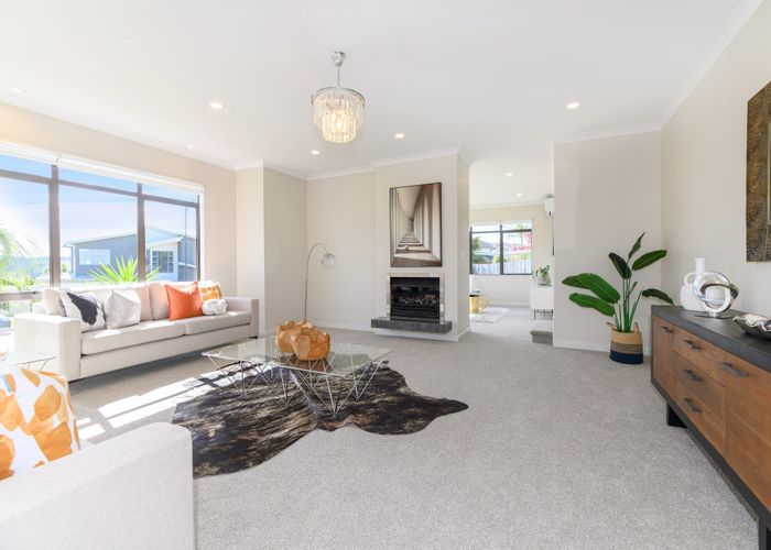  at 18 Wye Oak Drive, Schnapper Rock, Auckland