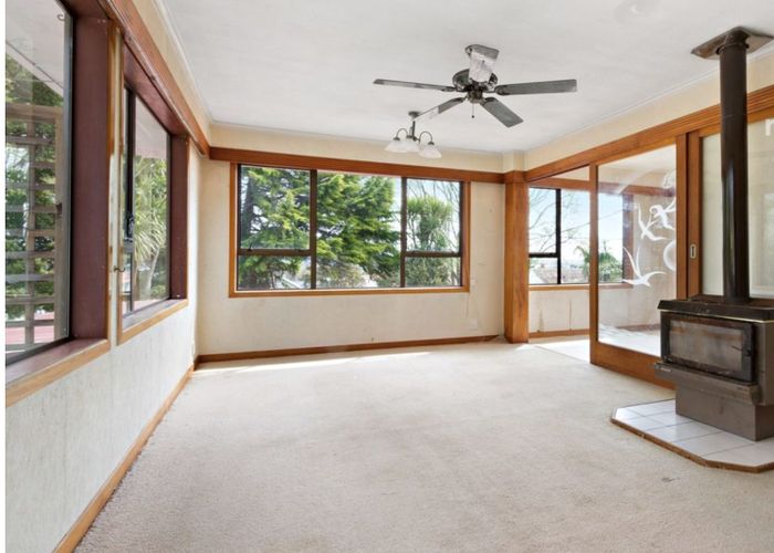  at 19 Humphrey Kemp Ave, Henderson, Waitakere City, Auckland