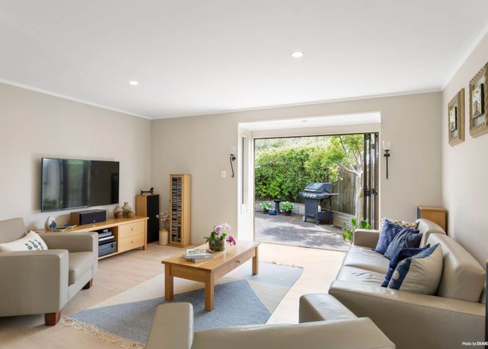  at 1/865 Beach Road, Waiake, Auckland