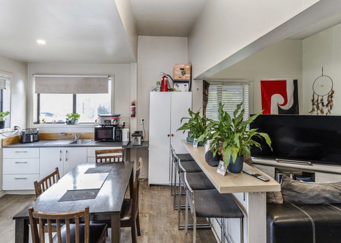  at 1-2/398 Ferry Road, Woolston, Christchurch City, Canterbury