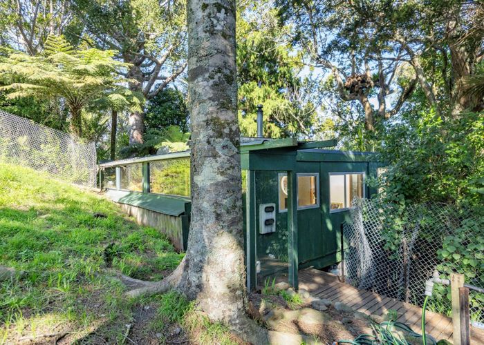  at 86 Warner Park Avenue, Laingholm, Waitakere City, Auckland