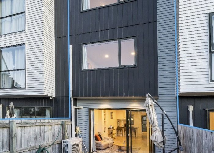  at 2/46 Te Kanawa Crescent, Henderson, Waitakere City, Auckland