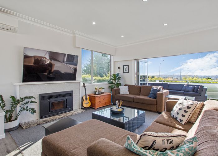  at 2 Glenmore Road, Sunnyhills, Auckland