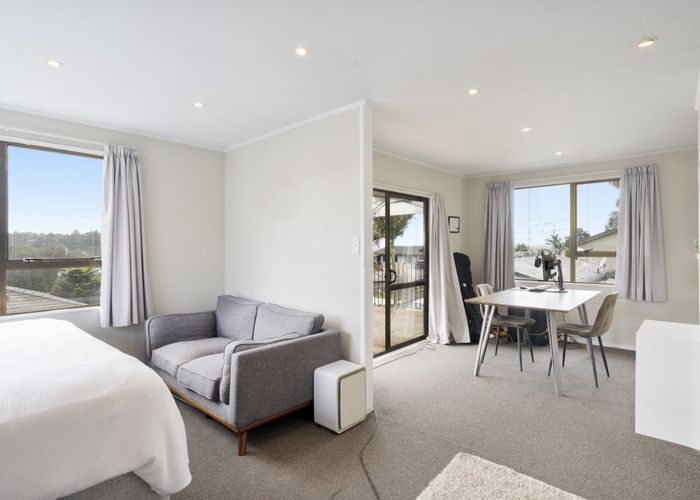  at 12 Halloran Place, Massey, Waitakere City, Auckland