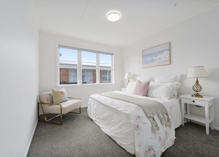  at 33 Longburn Road, Henderson, Waitakere City, Auckland