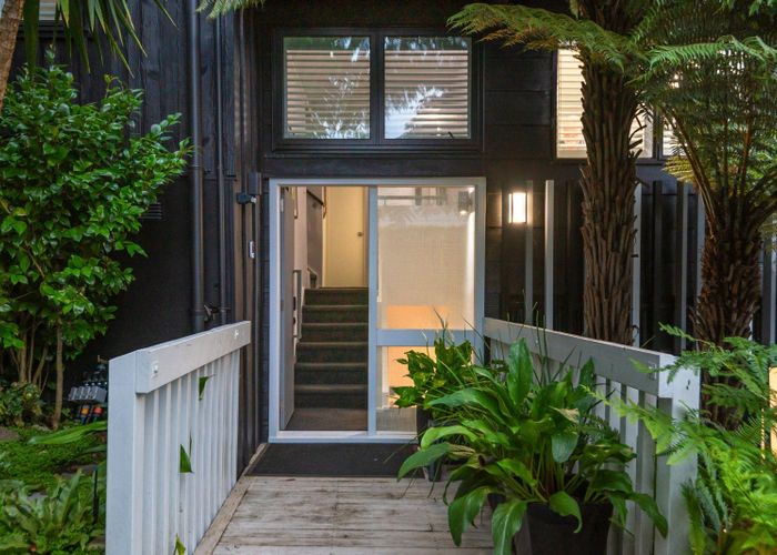  at 3 Sandiacre Way, Browns Bay, North Shore City, Auckland