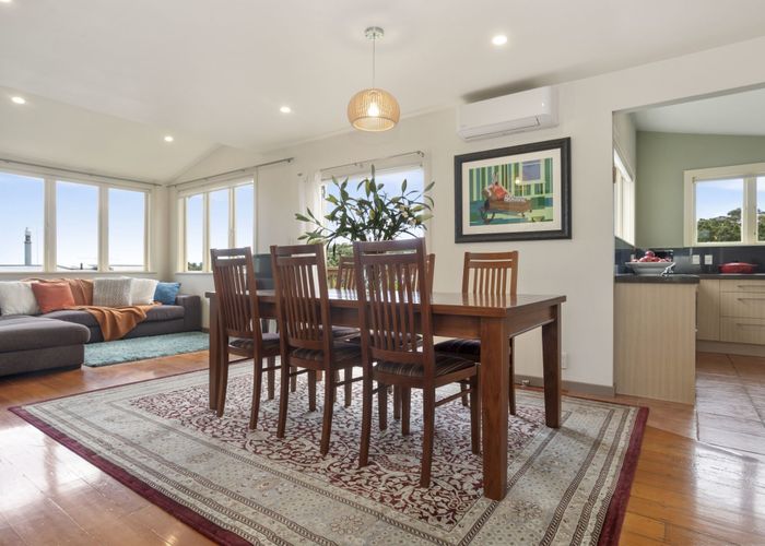  at 2/93 Island Bay Road, Beach Haven, Auckland