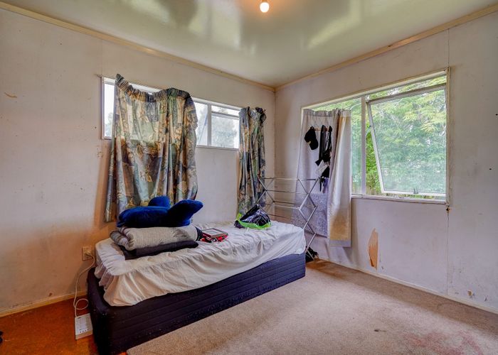 at 1 Crescent Court, Melville, Hamilton
