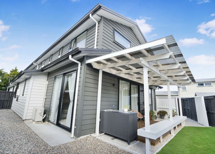  at 2/12 Liston Crescent, Hillcrest, Hamilton