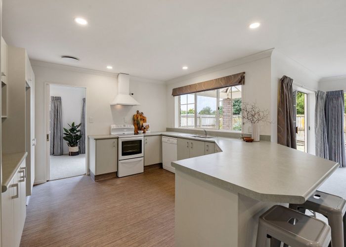  at 7 Reynolds Drive, Glenview, Hamilton