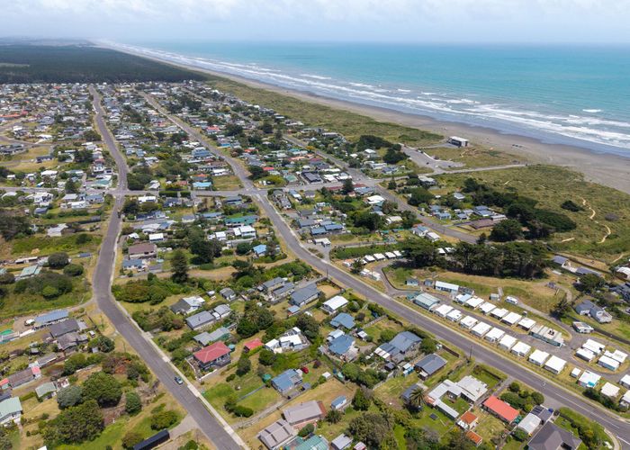  at 141 Kahukura Avenue, Waitarere Beach, Horowhenua, Manawatu / Whanganui