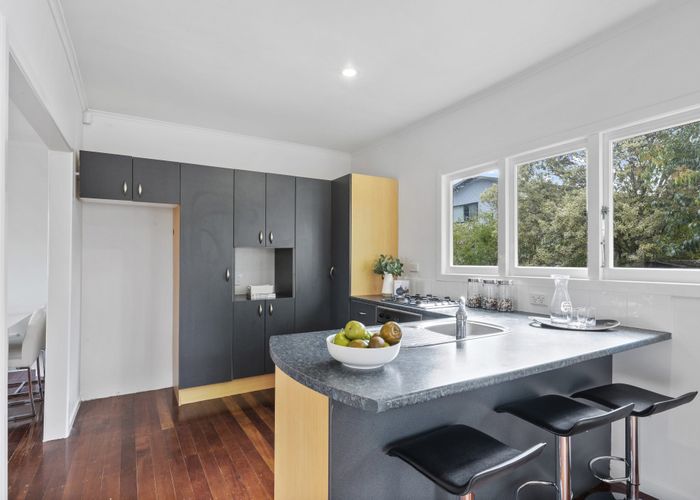  at 2/33 Havelock Avenue, Forrest Hill, North Shore City, Auckland