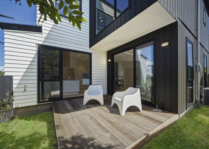  at 2/1 Montana Avenue, Murrays Bay, North Shore City, Auckland