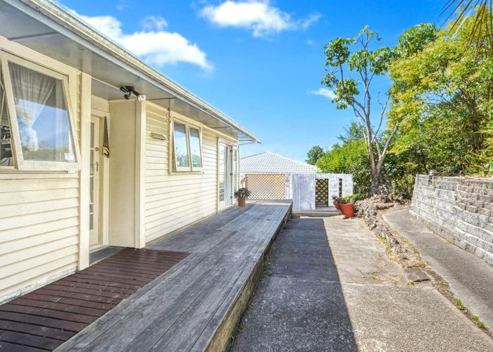  at 8 Sequoia Place, Sunnynook, North Shore City, Auckland