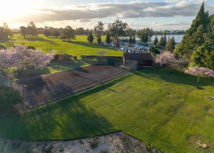  at 144 Lake Crescent, Hamilton Lake, Hamilton, Waikato