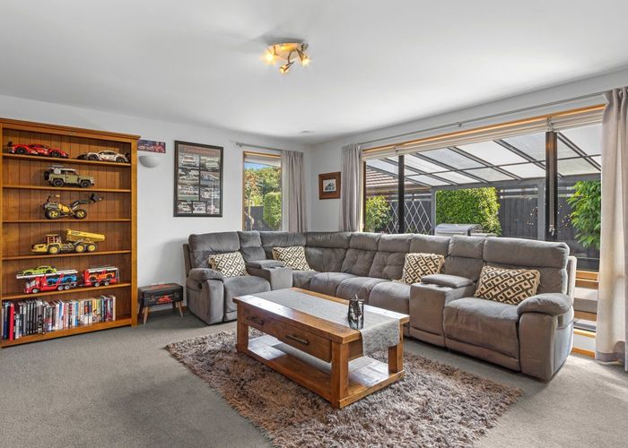  at 142 Inwoods Close, Parklands, Christchurch
