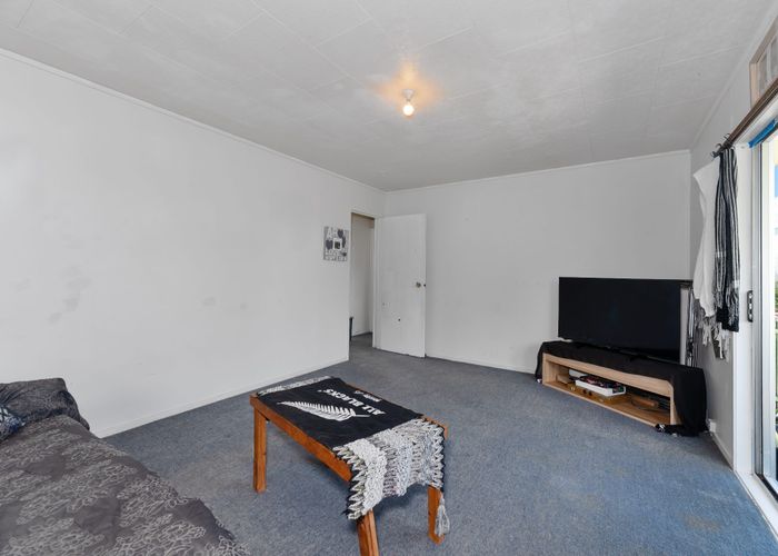  at 5 Edgware Road, West Harbour, Waitakere City, Auckland