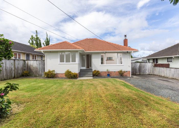  at 18 Garelja Road, Henderson, Waitakere City, Auckland