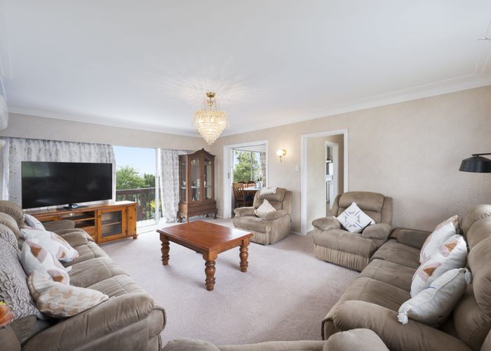  at 8 Fowey Avenue, Te Atatu South, Waitakere City, Auckland