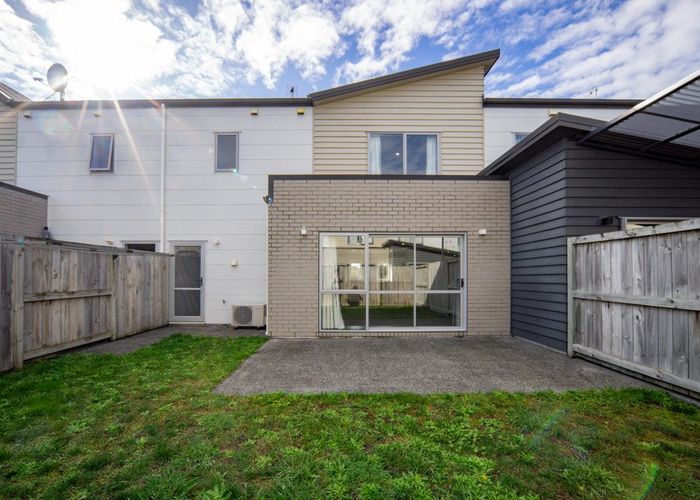  at 6 Anna Jean Crescent, Flagstaff, Hamilton