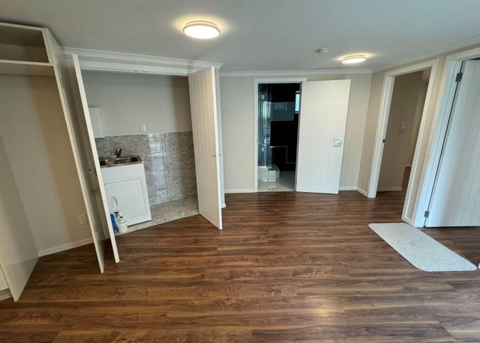  at 40a Glennandrew Drive, Half Moon Bay, Manukau City, Auckland