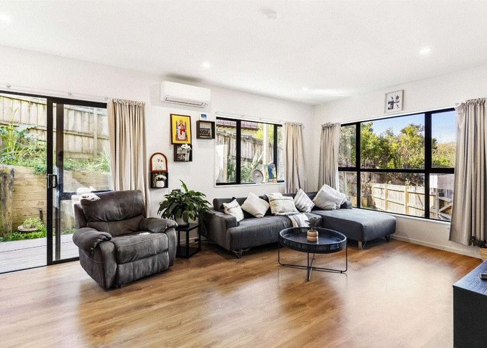  at 16/26 Springvale Drive, Fairview Heights, North Shore City, Auckland