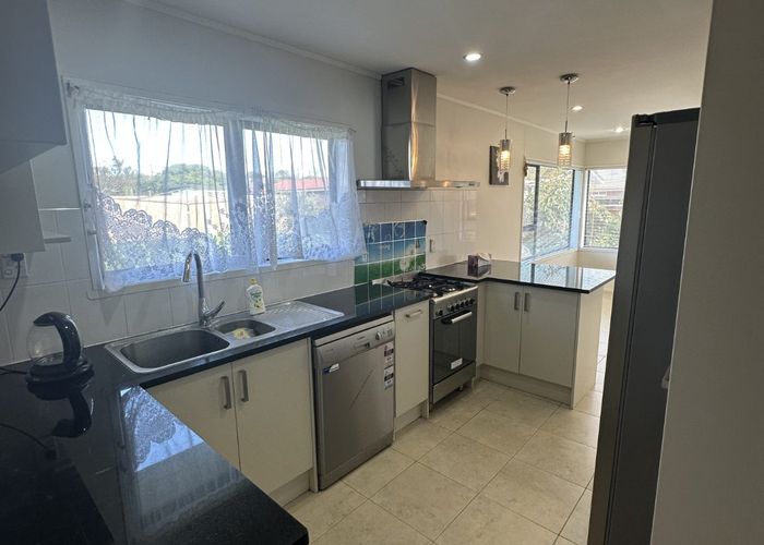  at 8 Cleland Crescent, Blockhouse Bay, Auckland City, Auckland