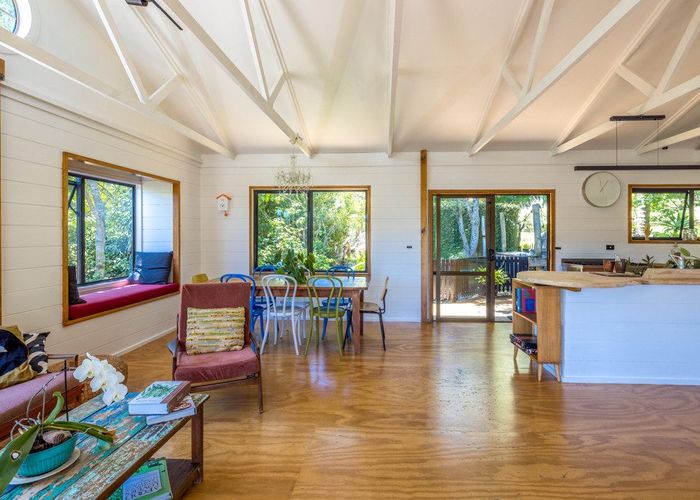  at 32 Ocean Road, Surfdale, Waiheke Island, Auckland