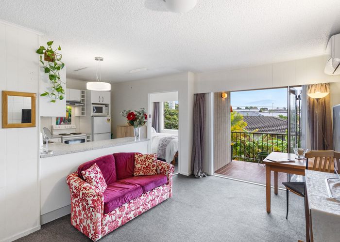  at 16/83 Lake Road, Devonport, Auckland