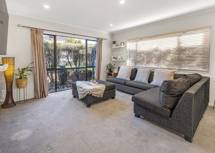  at 4 Bridgefield Crescent, Flat Bush, Auckland