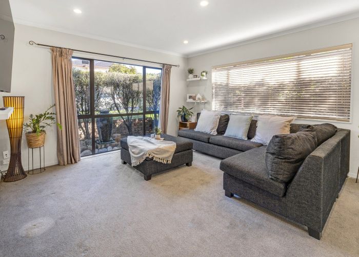  at 4 Bridgefield Crescent, Flat Bush, Manukau City, Auckland