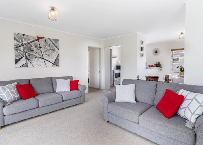  at 2/43 Holly Street, Avondale, Auckland