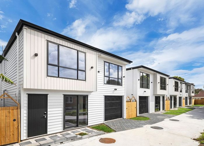  at 2/60 Landscape Road, Papatoetoe, Manukau City, Auckland