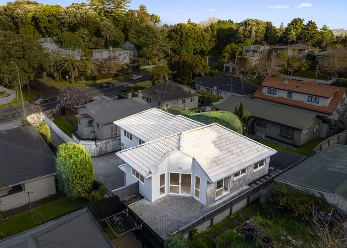  at 2/43 Hillsborough Road, Mount Roskill, Auckland