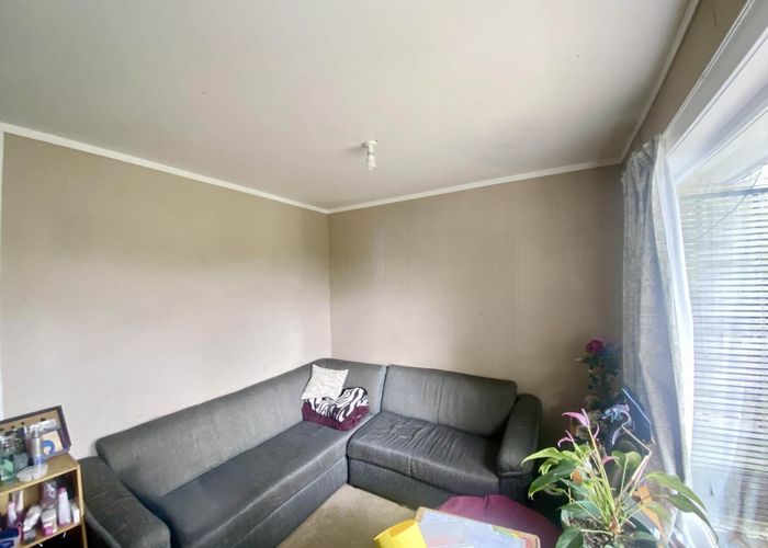  at 1/2 Derwent Crescent, Titirangi, Waitakere City, Auckland