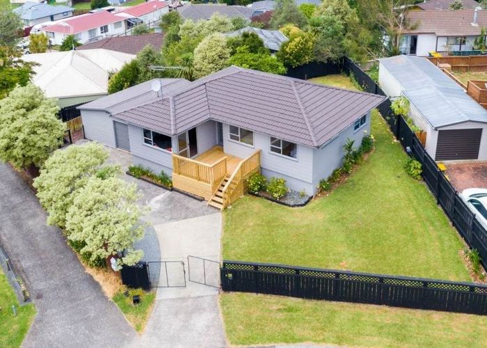  at 17 Landow Place, Henderson, Waitakere City, Auckland