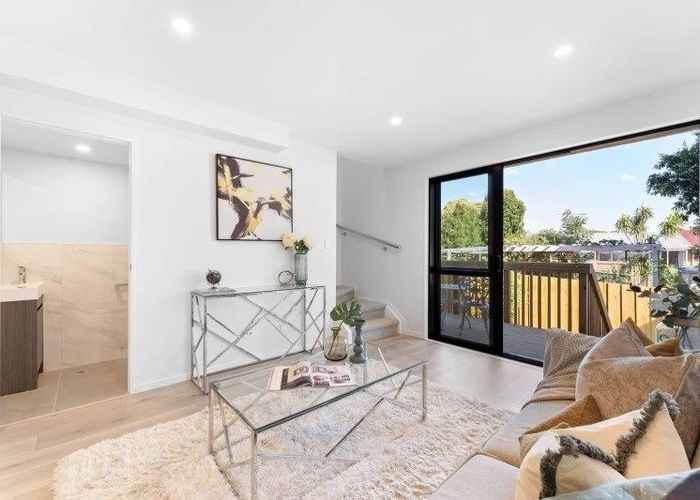  at 4/67 Royal View Road, Te Atatu South, Waitakere City, Auckland