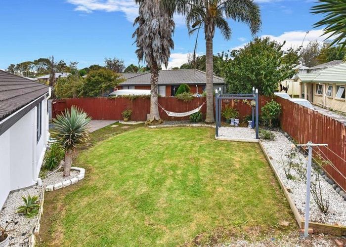  at 2 Brentford Place, Manurewa, Manukau City, Auckland