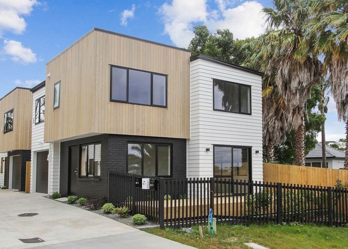  at 32C Vermeer Place, West Harbour, Auckland