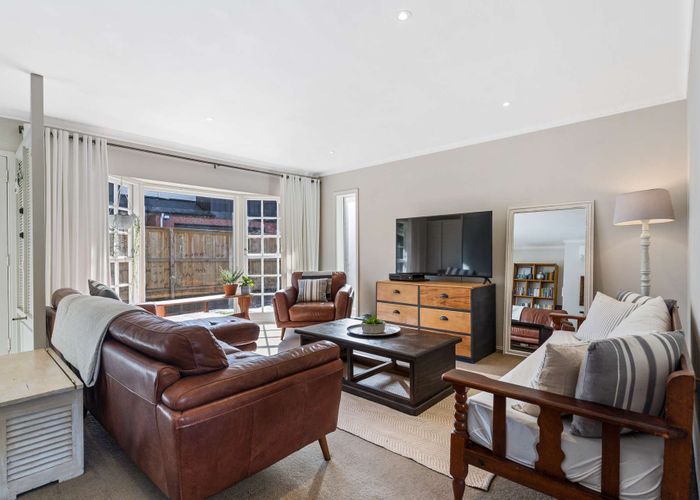  at 2/4 Jern Place, Eastern Beach, Auckland