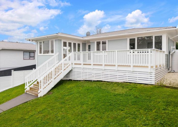  at 15 Tonkin Drive, Sunnynook, North Shore City, Auckland