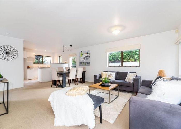  at 2/50 Stranolar Drive, Mount Roskill, Auckland City, Auckland