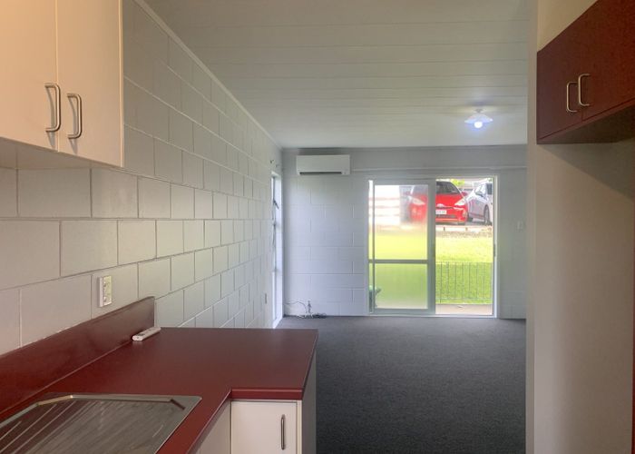  at 2/9 Alston Avenue, Kelston, Waitakere City, Auckland