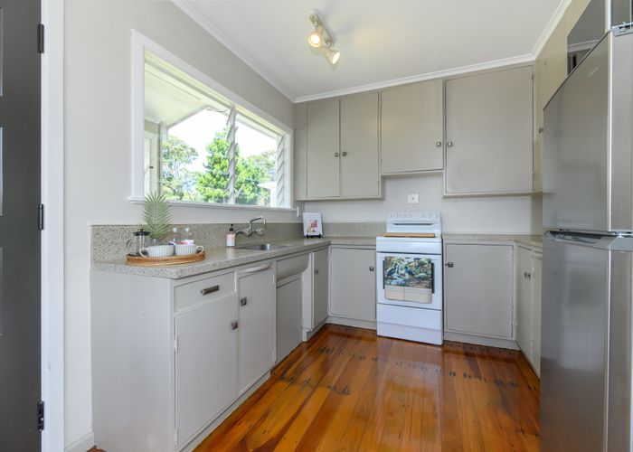  at 32 South Lynn Road, Titirangi, Auckland