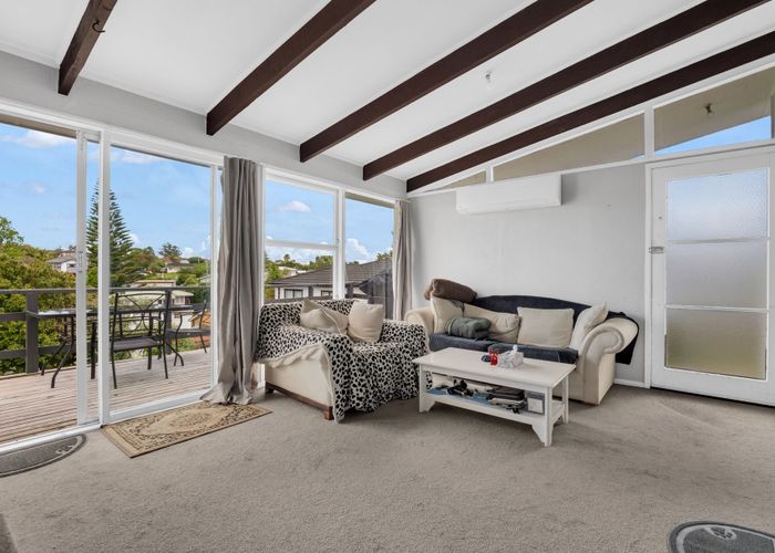  at 18a Sylvan Crescent, Te Atatu South, Waitakere City, Auckland